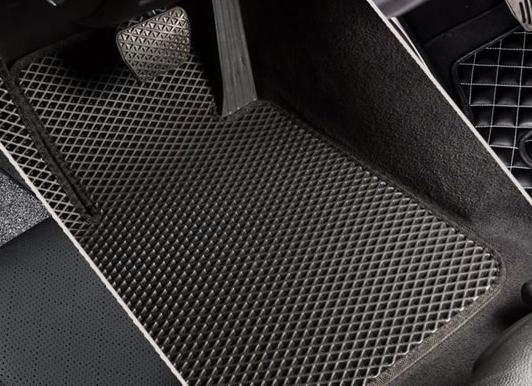 Как выбрать коврик в салон автомобиля?