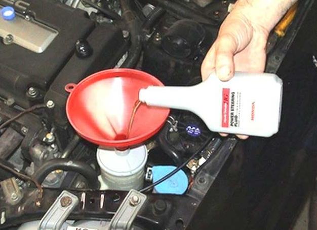 Как заменить жидкость гидроусилителя руля своими руками?